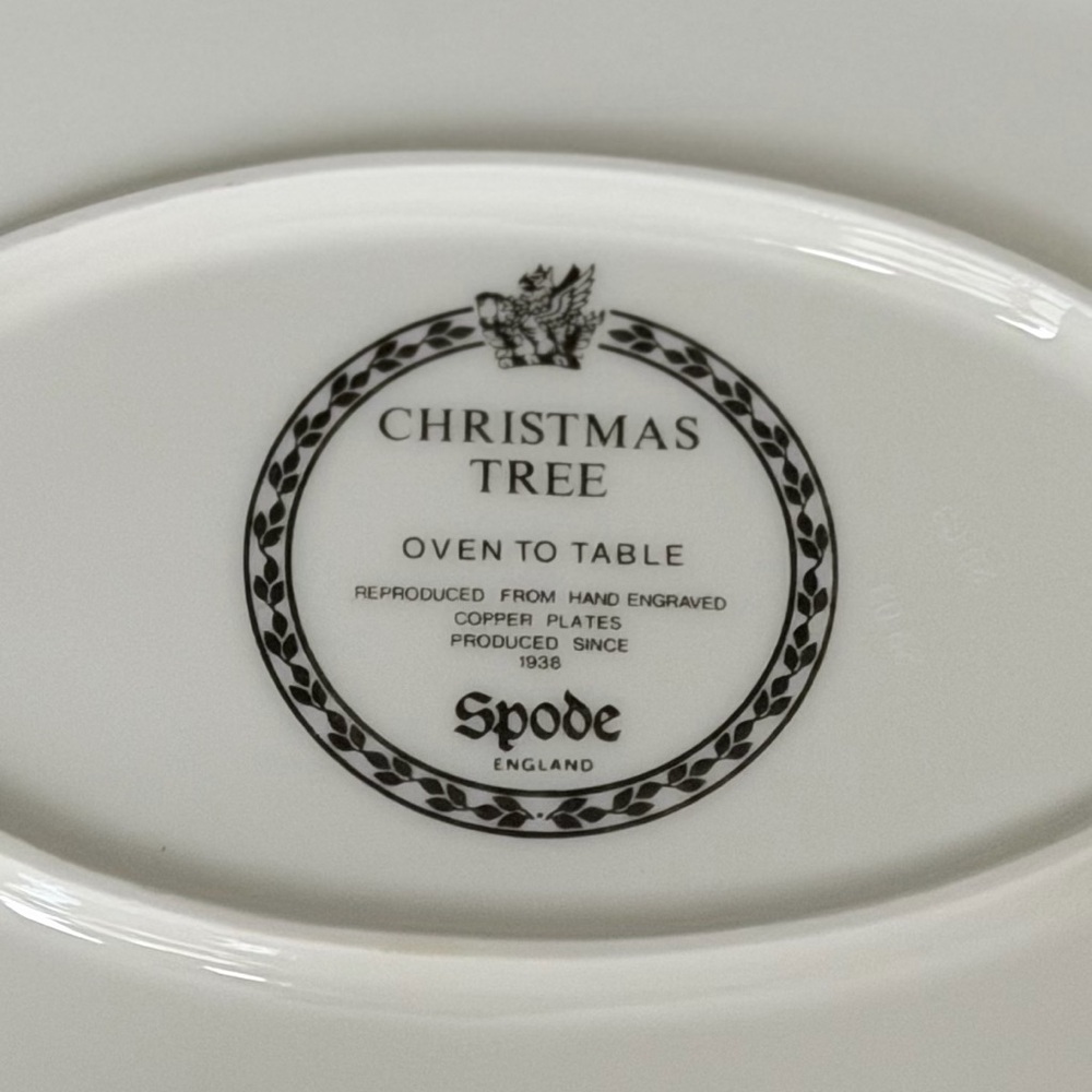 Spode Christmas Tree Rimmed Oven to Table Oval Baking Dish - Picture 4 of 4